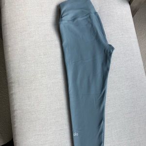 Alo Airbrush 7/8 leggings - blue grey, size M